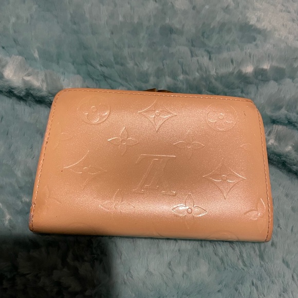 LOUIS VUITTON CREAM FRENCH PURSE STYLISH WALLET.. great addition to any bag - Picture 2 of 8